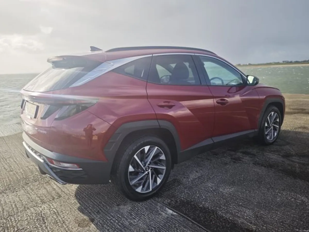 Hyundai Tucson ix35 Executive Plus Diesel 5DR - Image 3