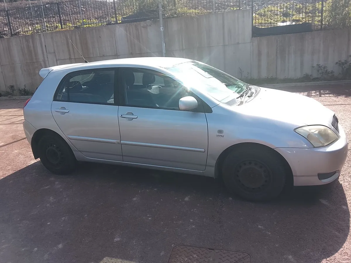 Toyota Corolla 2002 - Image 2