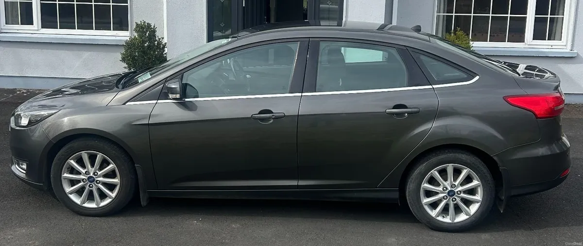 Ford Focus 2018 - Image 3