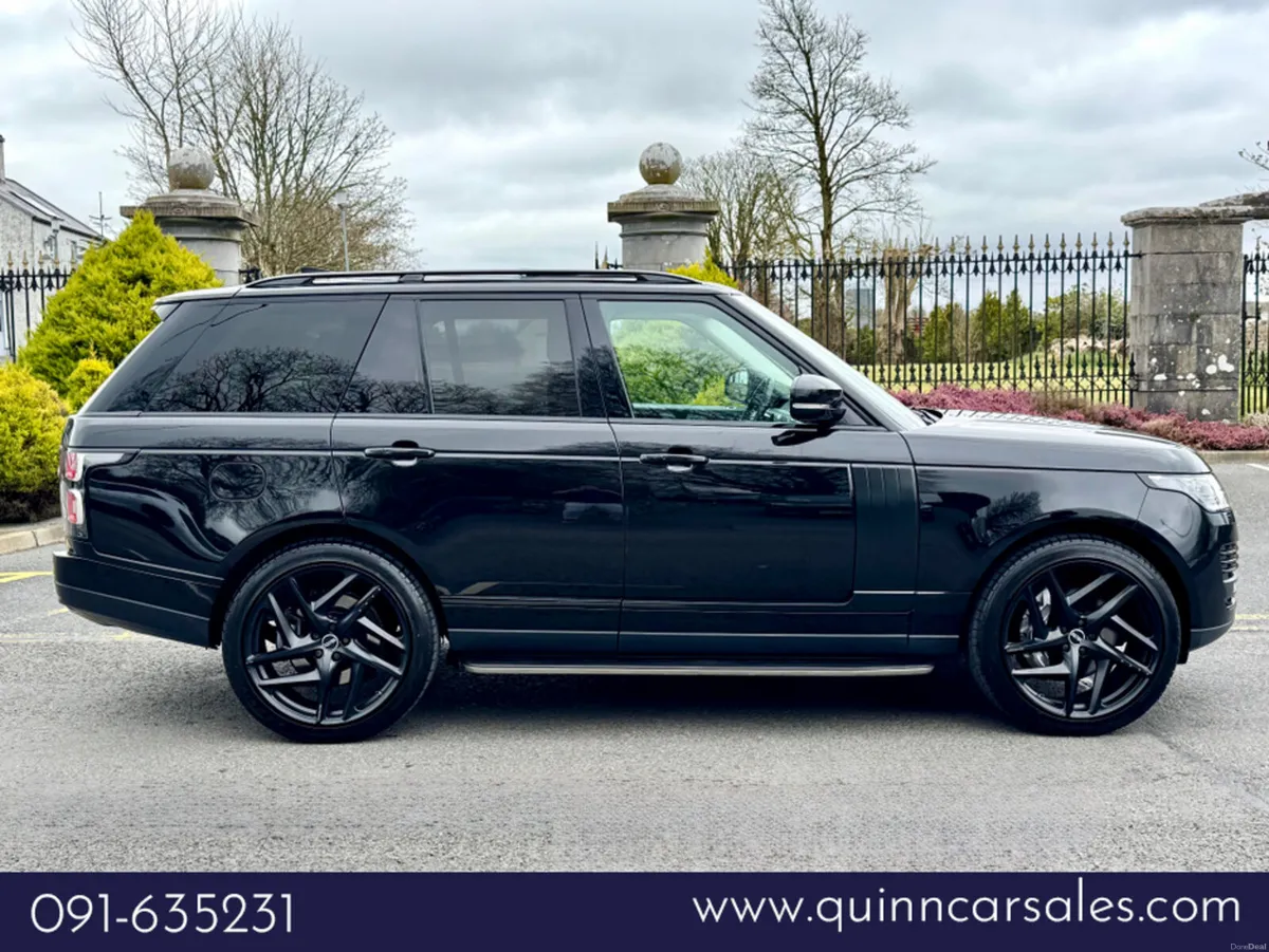 Land Rover Range Rover P400e WESTMINSTER BLACK AUT - Image 2