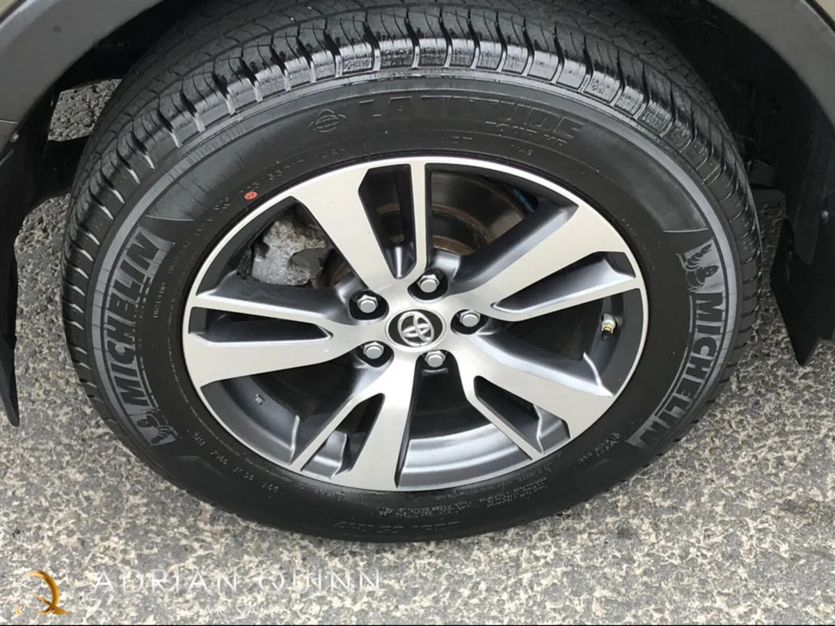 Toyota RAV4 2.0 D-4D AURA 5 DR - Image 6