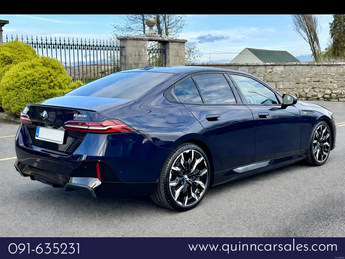 BMW 5-Series 530e M-SPORT AUTO==TECH PACK==LOW MIL - Image 3