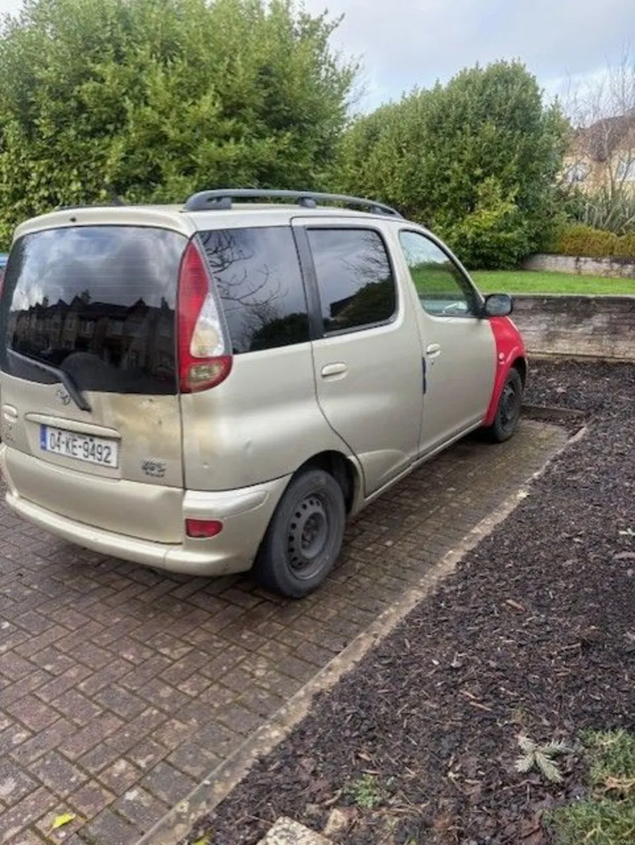 Toyota Yaris 2004 - Image 2