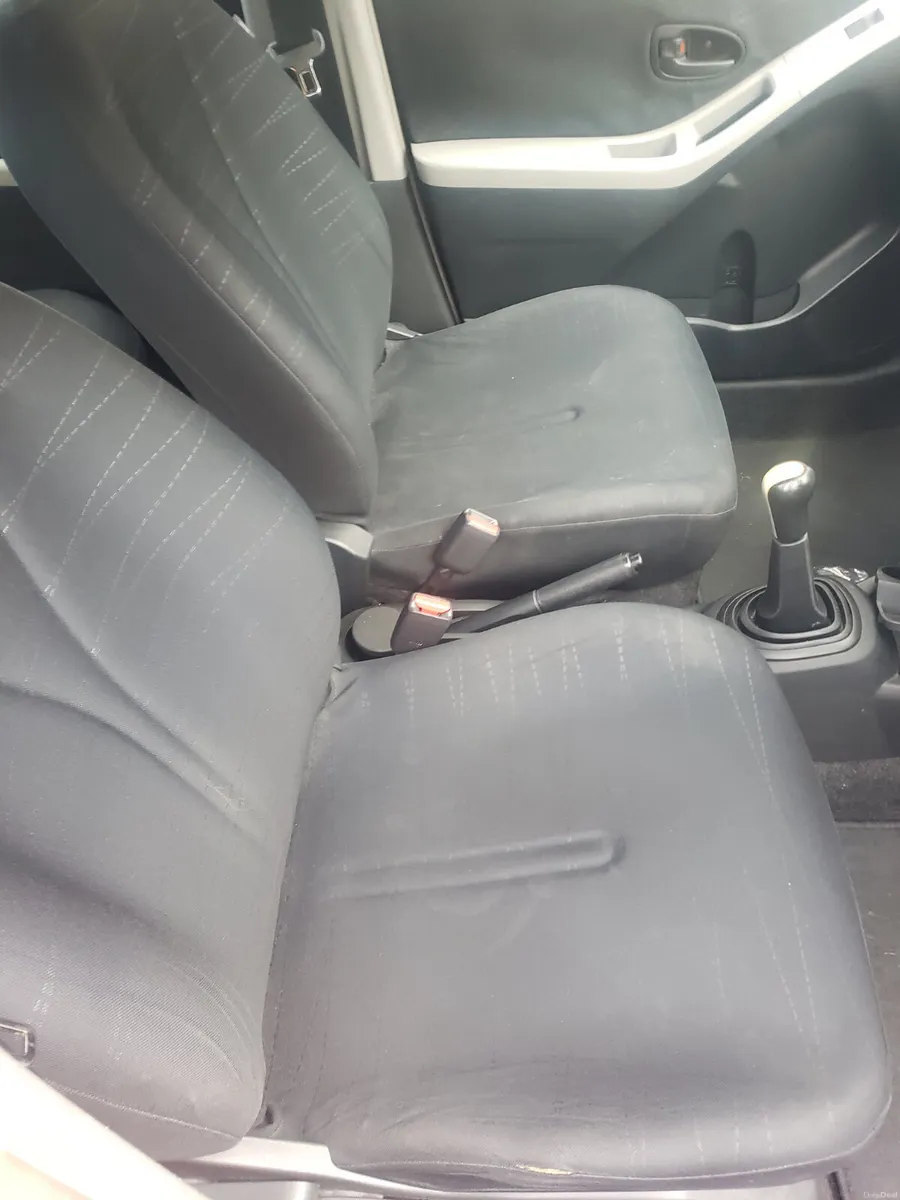 Toyota Yaris 2008 - Image 3