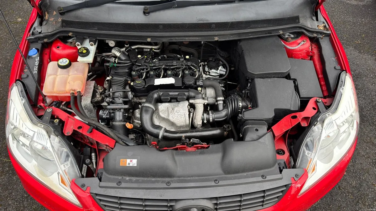 Ford Focus Style Red 1.6 TDCI 2010 - Image 4
