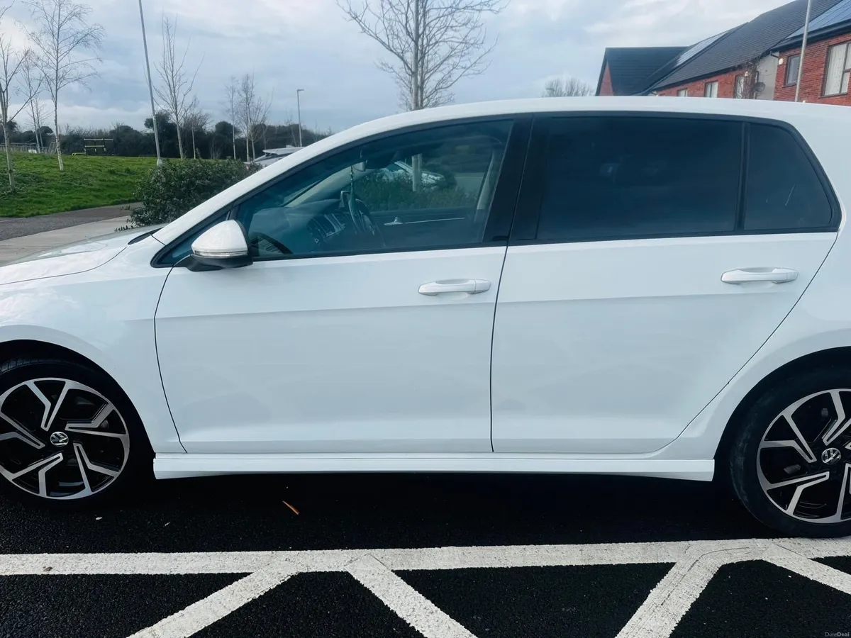 VOLKSWAGEN GOLF - Image 3