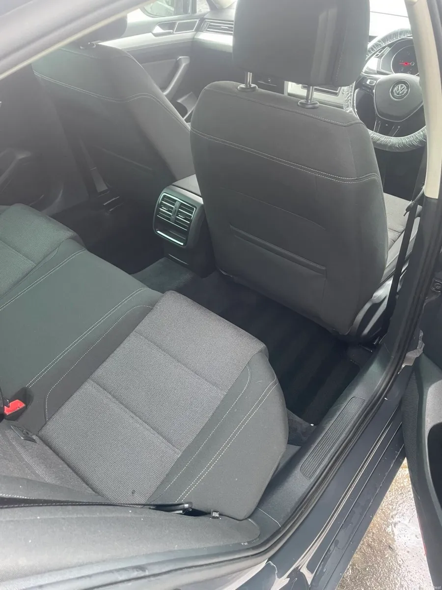 Volkswagen Passat business S.E - Image 4