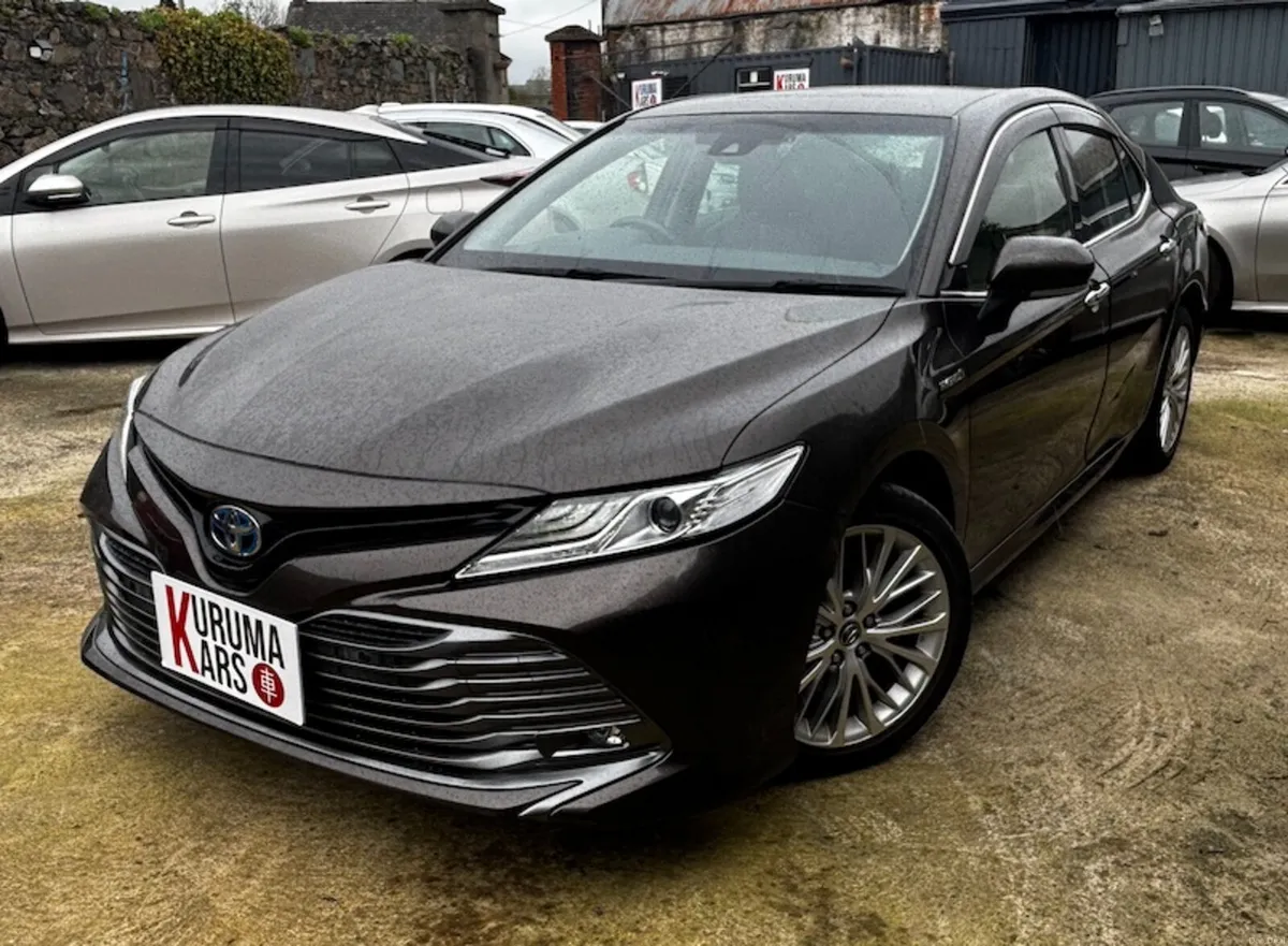 🚗 2017 Toyota Camry Hybrid  Low KM & Luxury - Image 2