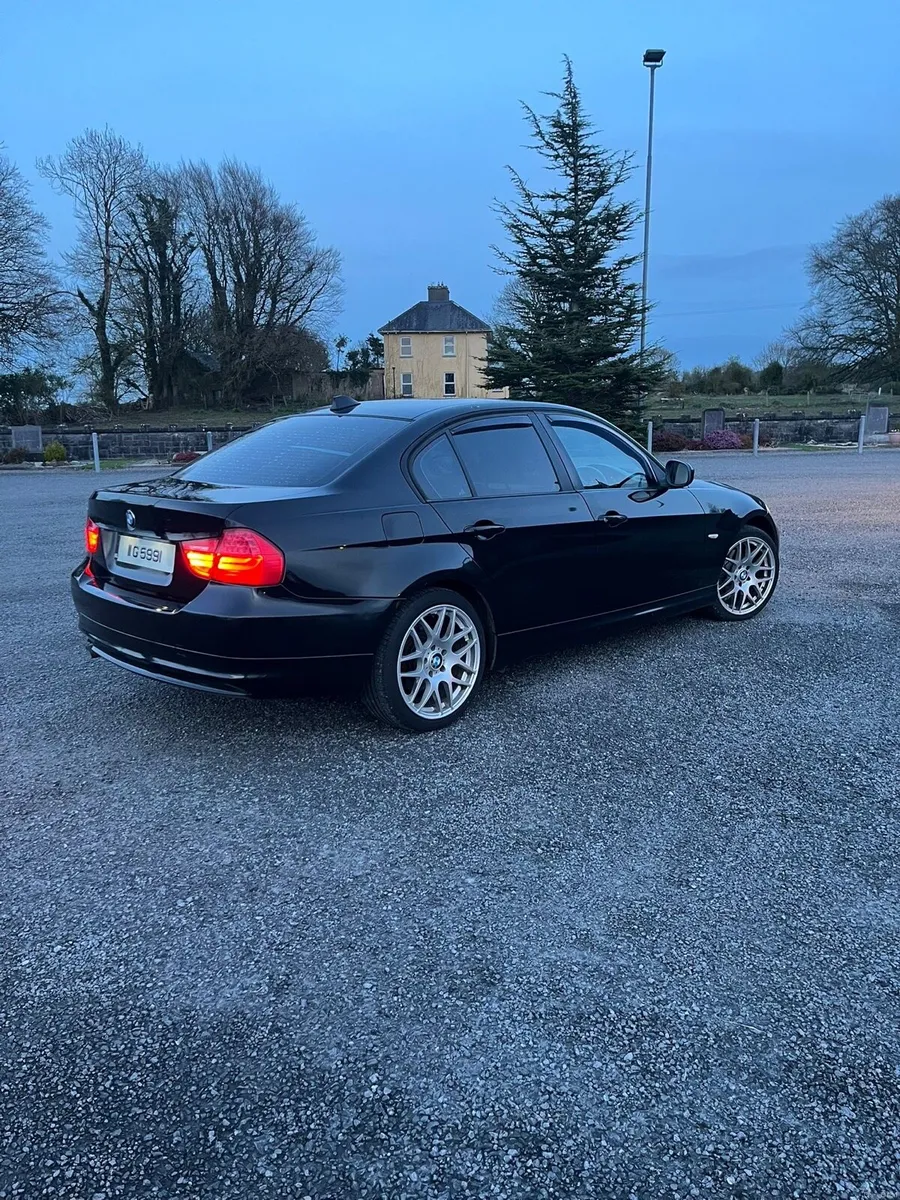 BMW 318D e90 - Image 2