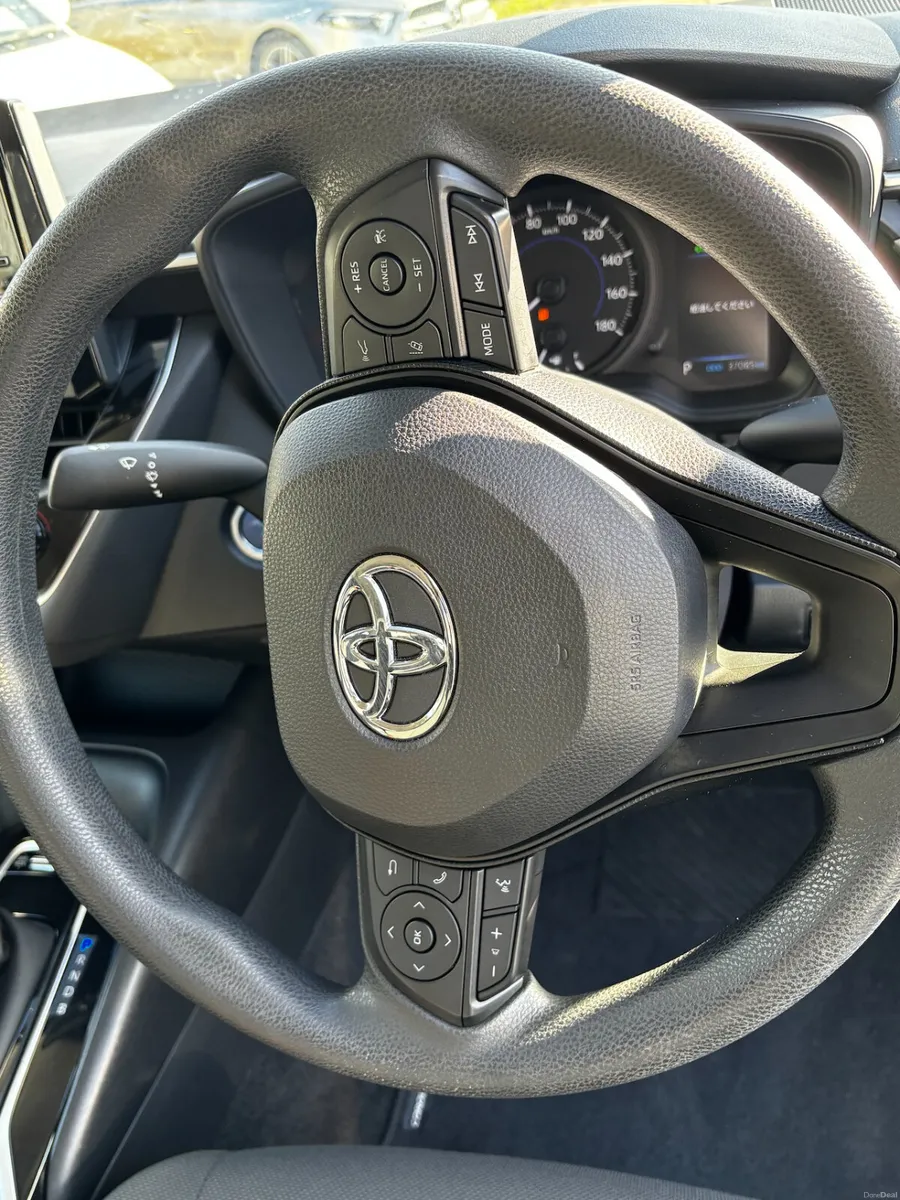 🚗 2020 Toyota Corolla Hybrid – Low KM – Spotless - Image 6