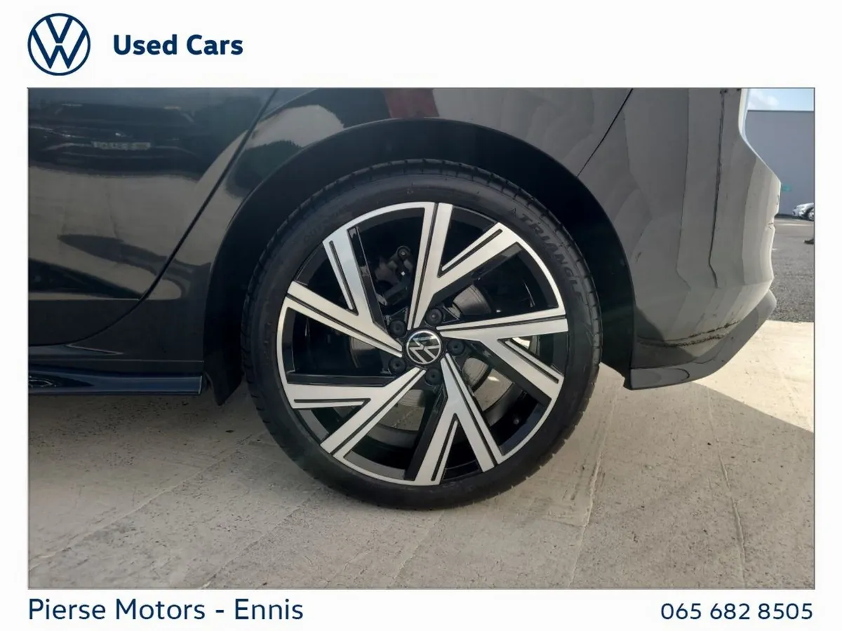 Volkswagen Golf 1.5 TSI 130HP R-Line - PAN ROOF + - Image 6