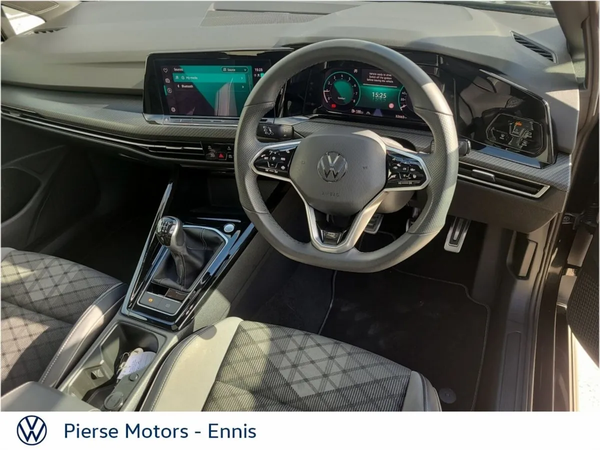 Volkswagen Golf 1.5 TSI 130HP R-Line - PAN ROOF + - Image 3