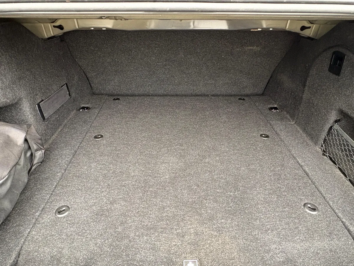 BMW 3-Series 2018 - Image 4