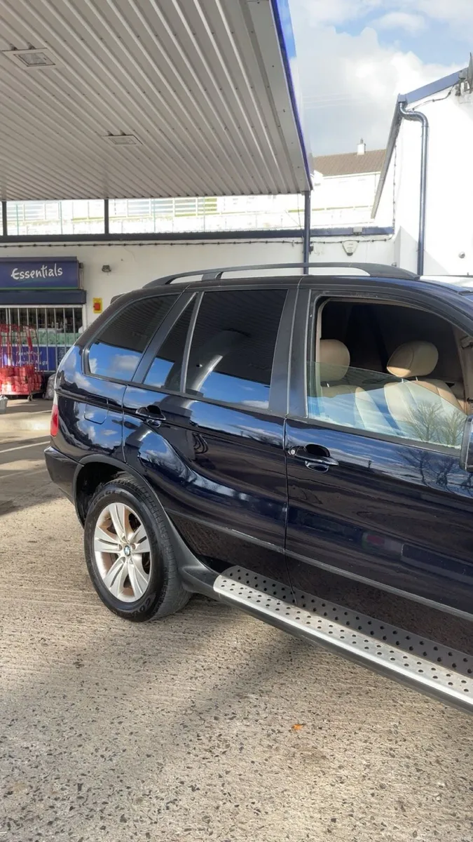 Bmw X5 DOE AND TAXED - Image 2