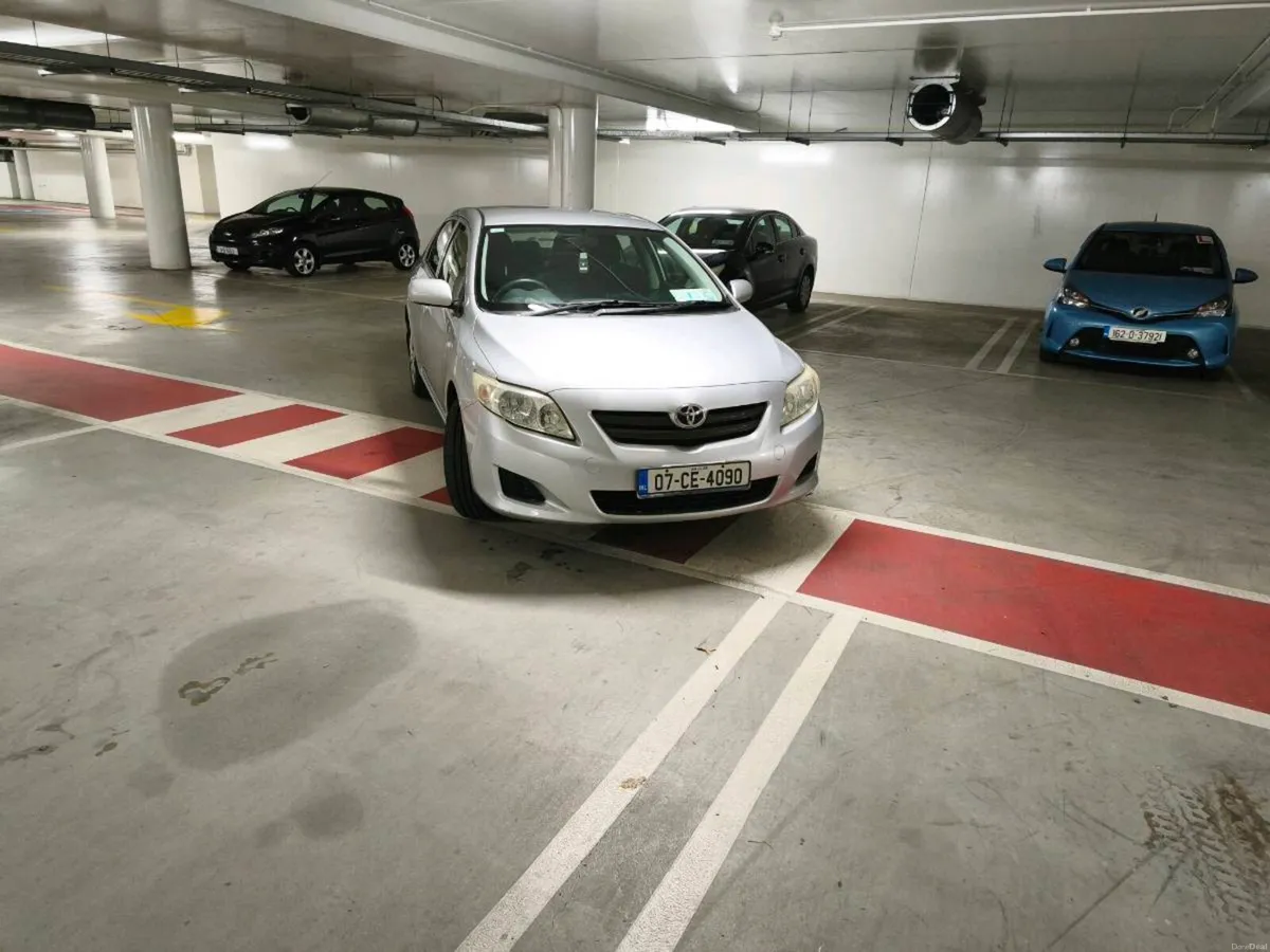 Toyota Corolla very low km - Image 4