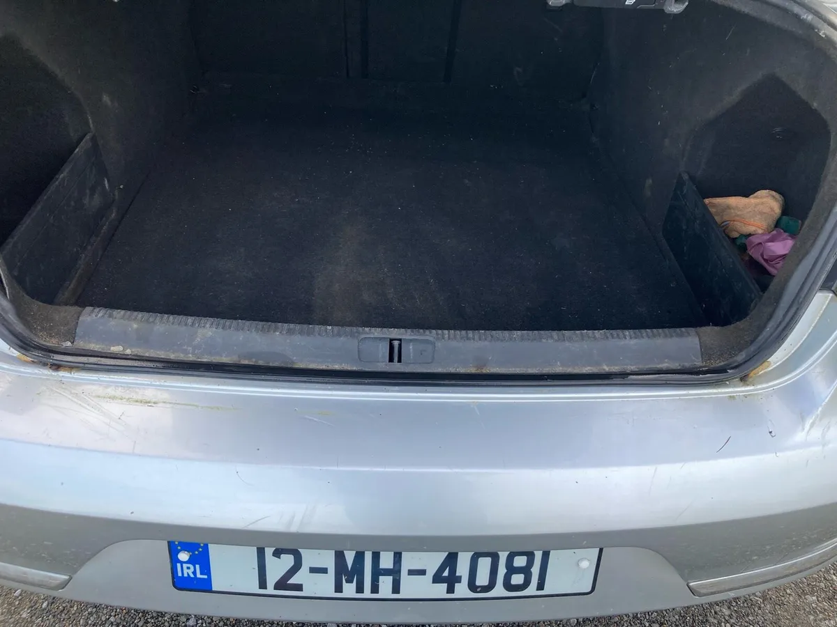 Volkswagen Passat - Image 2