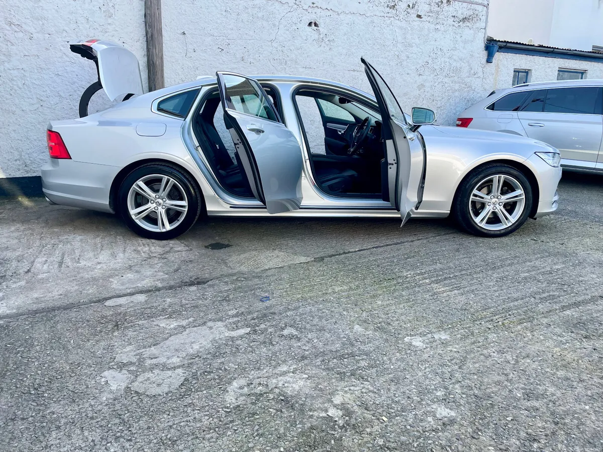 Volvo S90 2.0 D4 Diesel Momentum Auto Saloon,2020 - Image 3