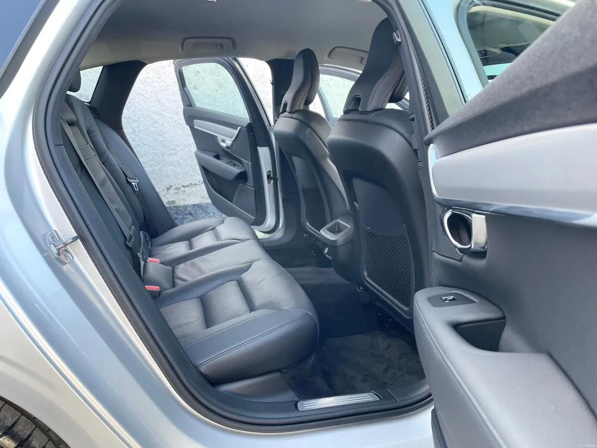 Volvo S90 2.0 D4 Diesel Momentum Auto Saloon,2020 - Image 4