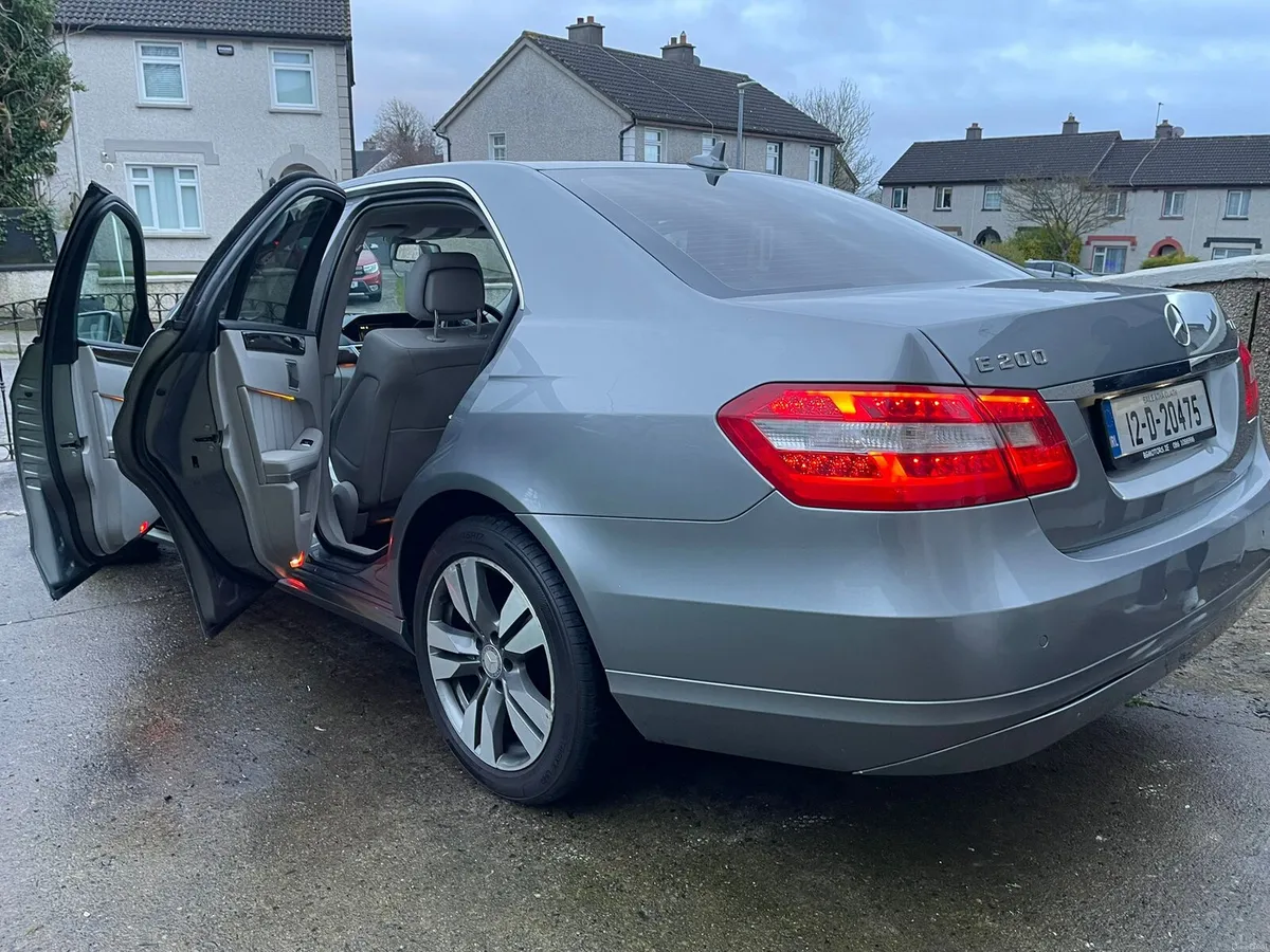 Mercedes-Benz E200 - Image 2