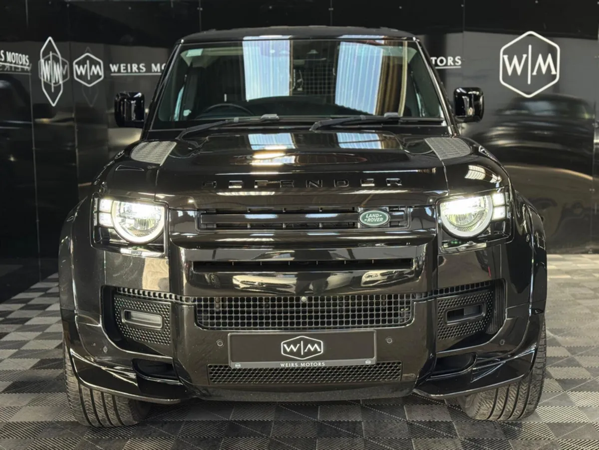Land Rover Defender 110 3.0 D300 Hard Top S - Image 4