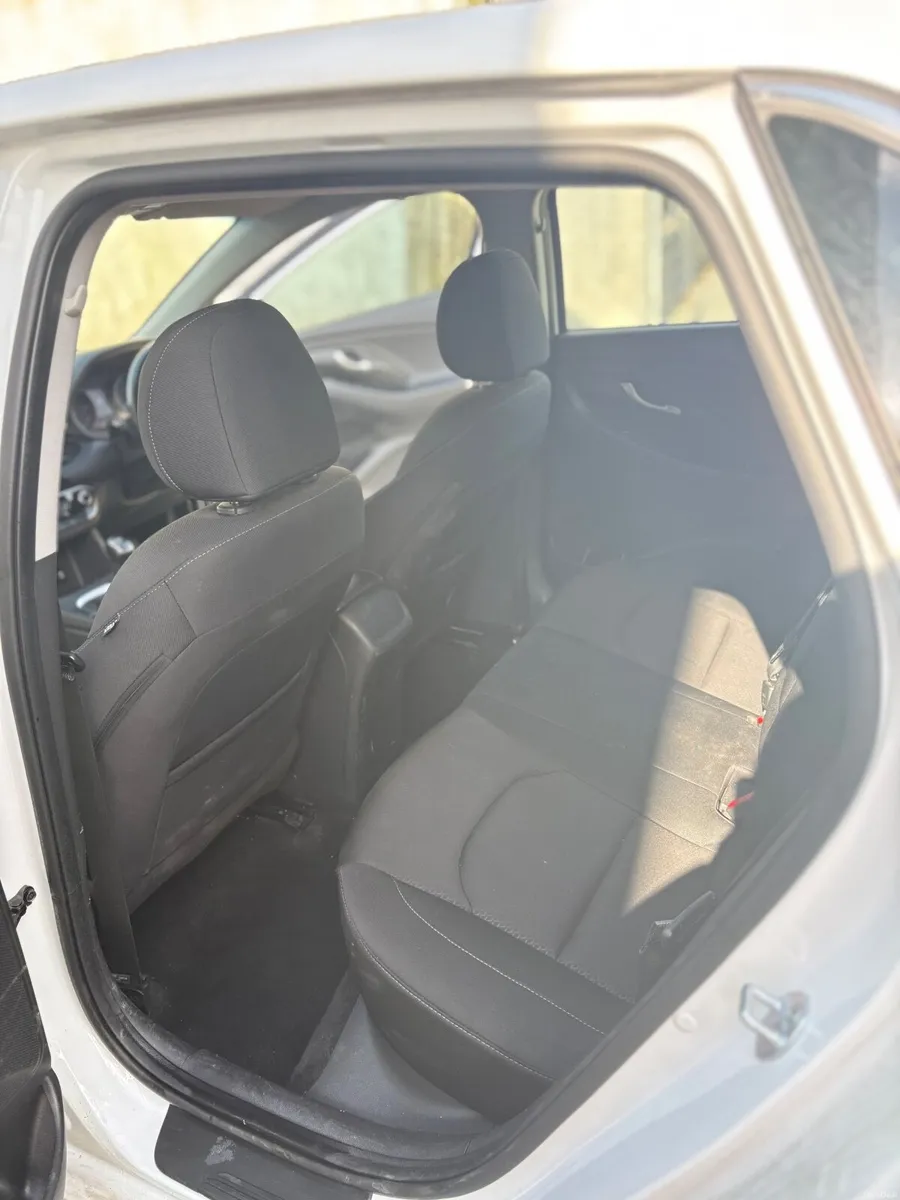 Hyundai i30 2018 - Image 2