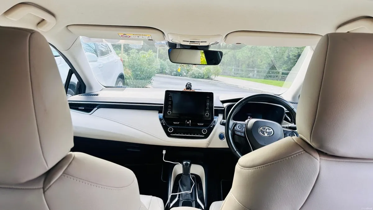 Toyota Corolla Hybrid Luna Touring Sport - Image 2