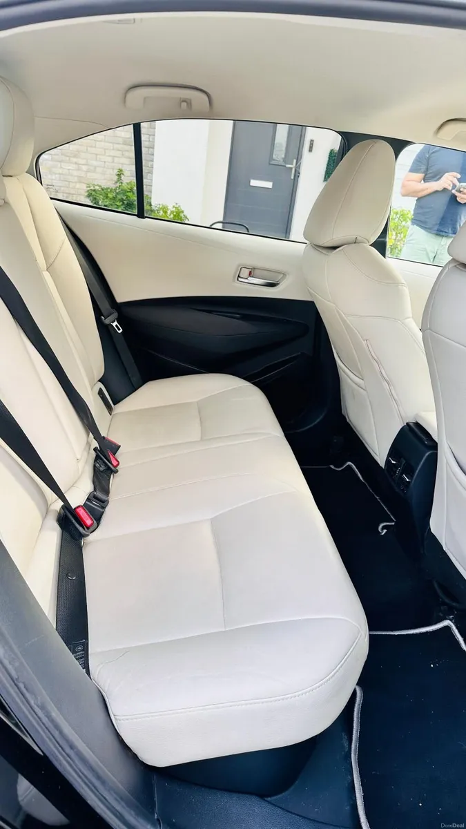 Toyota Corolla Hybrid Luna Touring Sport - Image 4