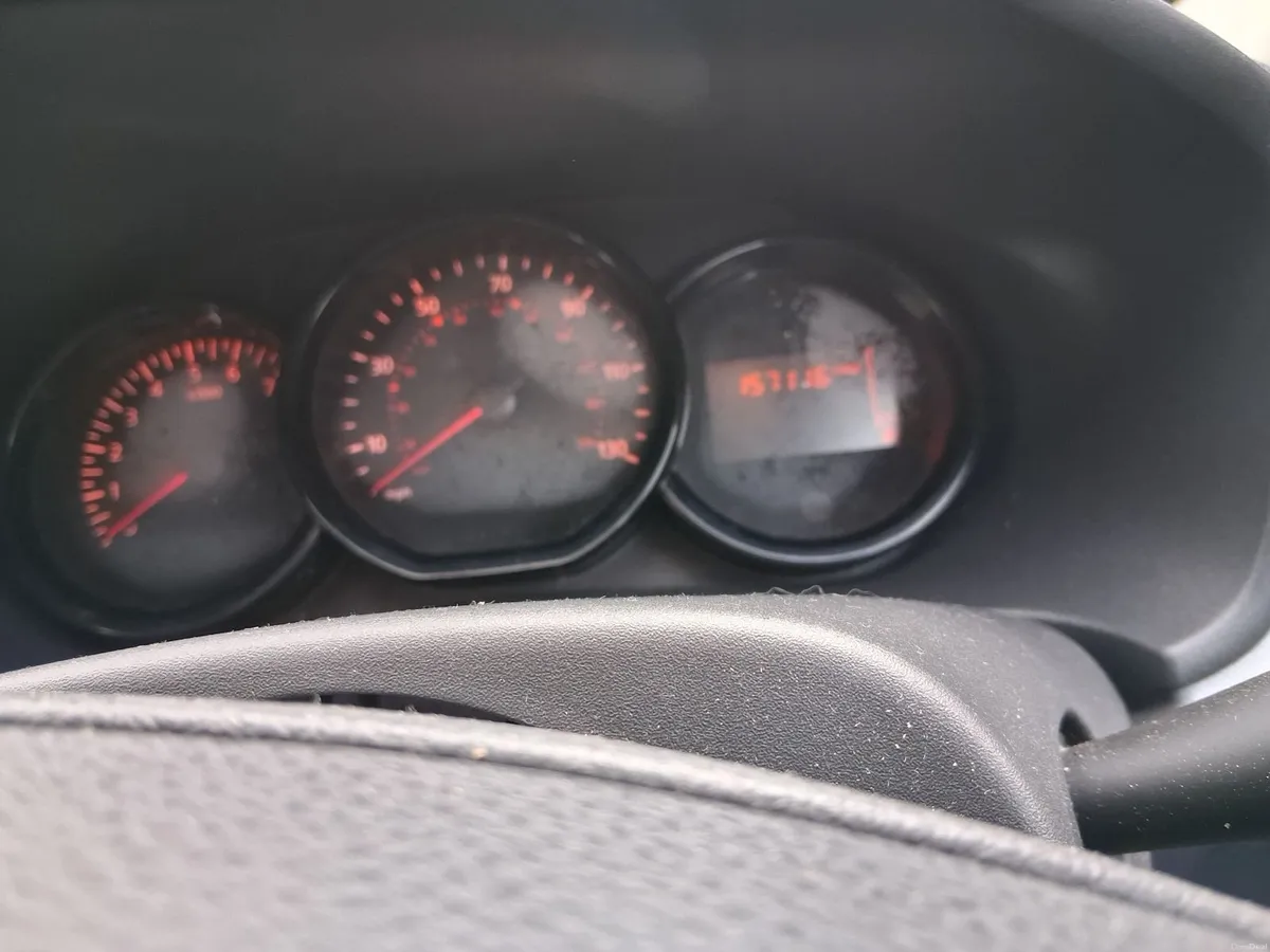 Dacia Sandero 2013 - Image 2