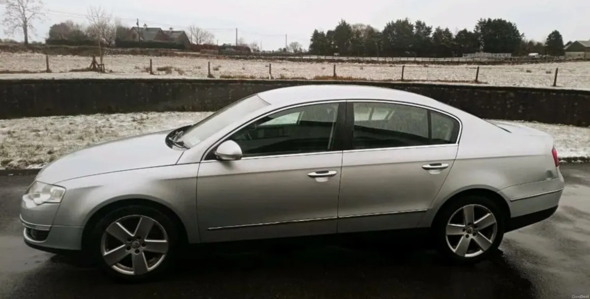 Volkswagen Passat 2010 - Image 3