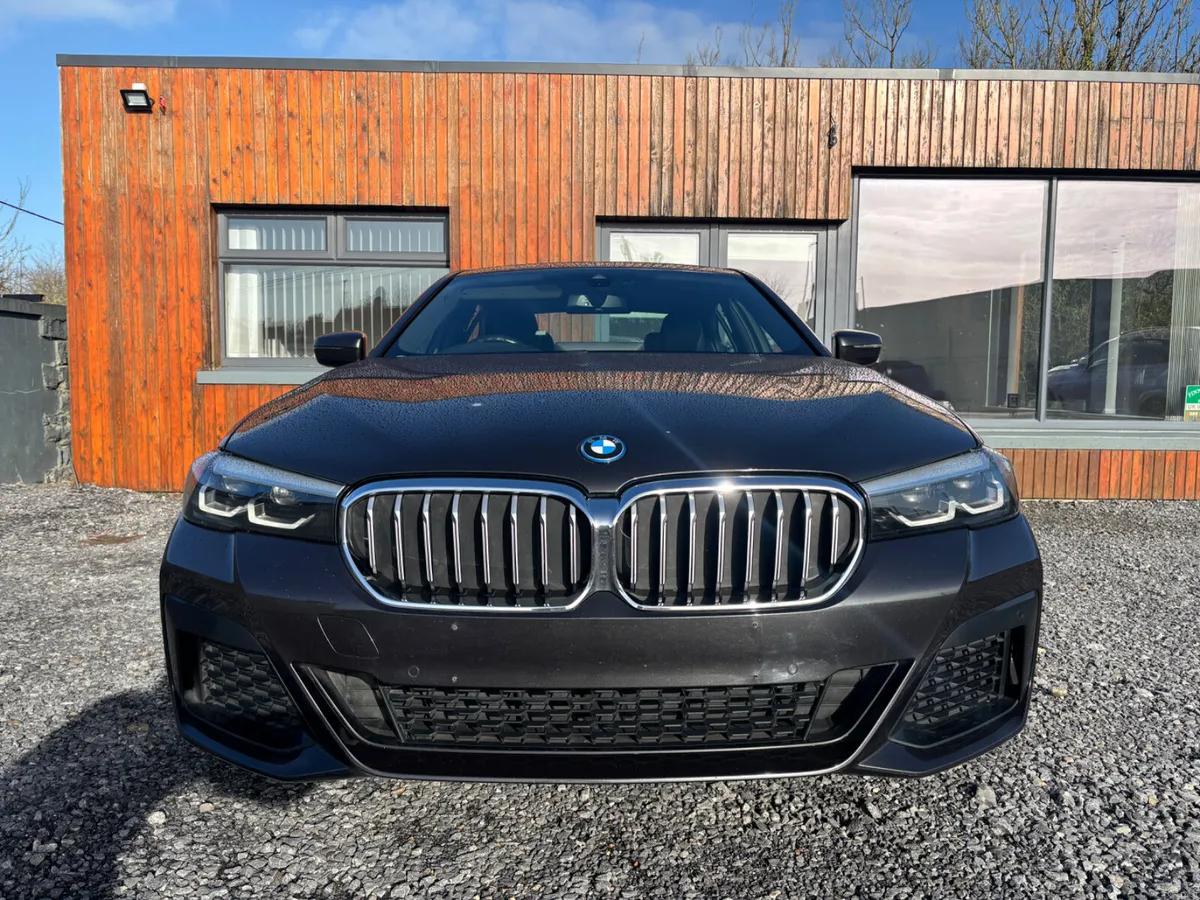 BMW 530E 2023 - Image 2