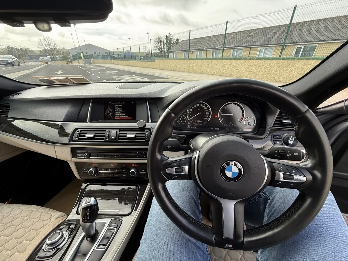 BMW 5-Series 2015 - Image 2