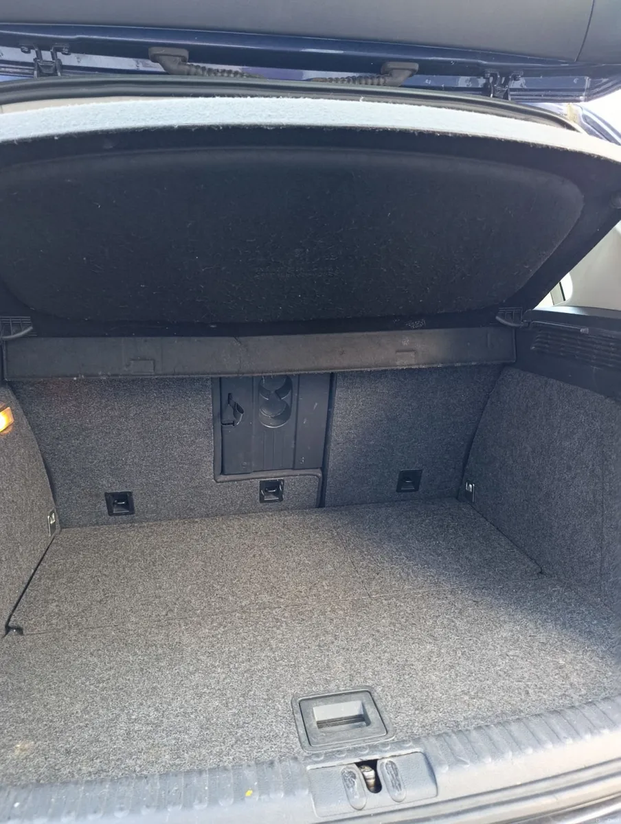 Volkswagen Tiguan 2010 - Image 2