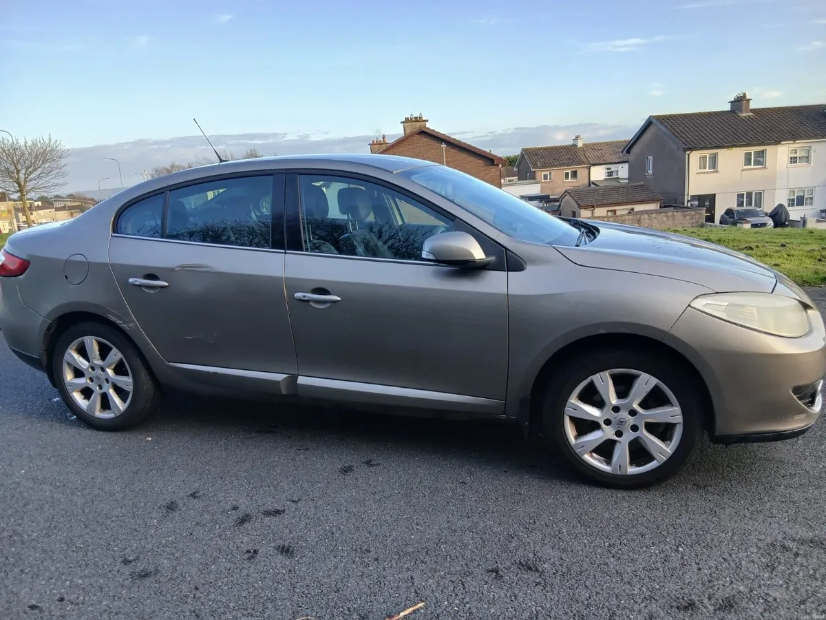 Renault Fluence 2011 - Image 2