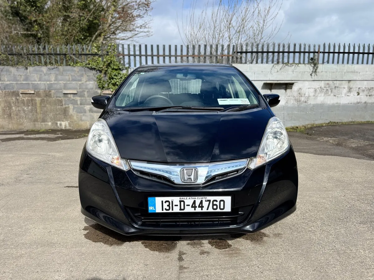 2013 HONDA FIT. NEW NCT. AUTO 1.3L HYBRID - Image 2