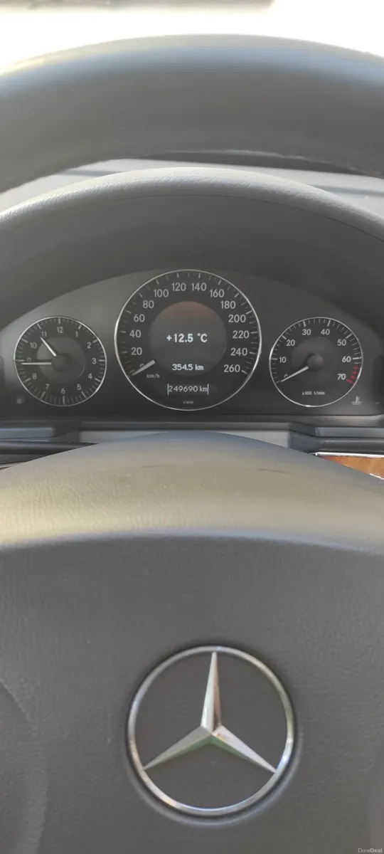 Mercedes-Benz E-Class 2005 - Image 1