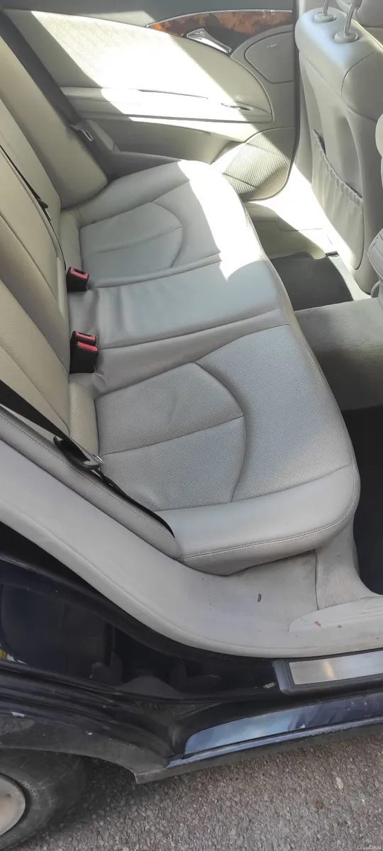 Mercedes-Benz E-Class 2005 - Image 3