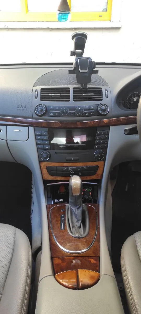 Mercedes-Benz E-Class 2005 - Image 4
