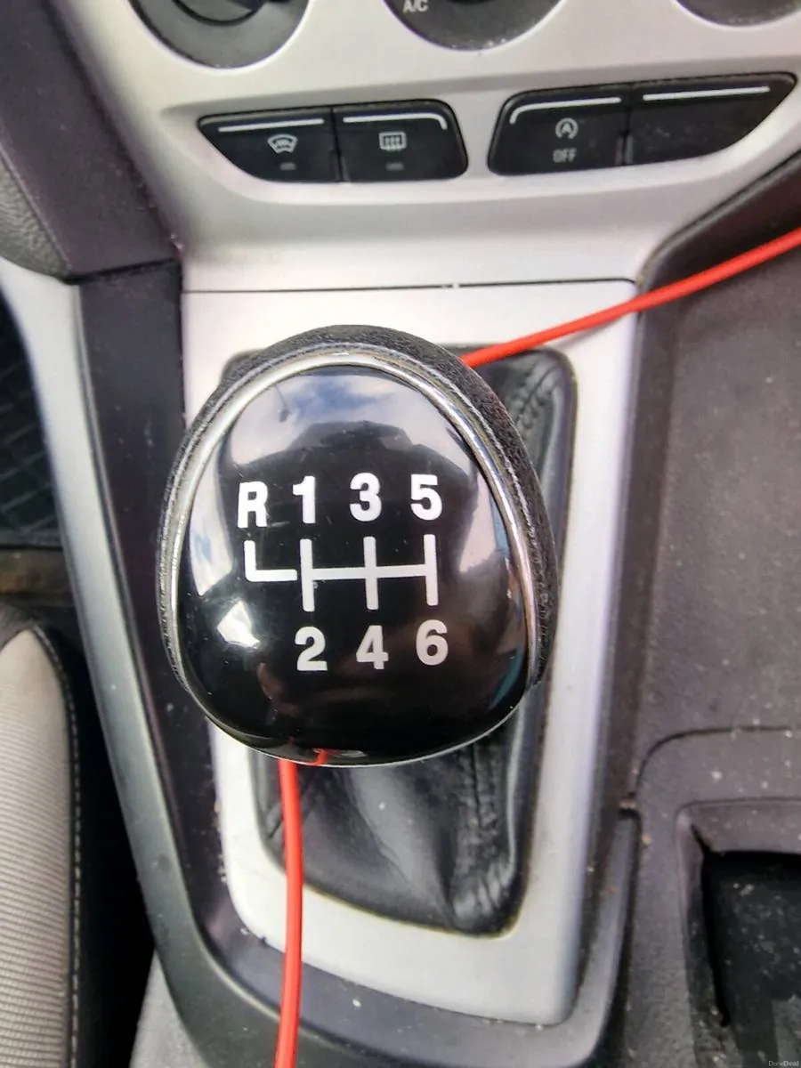 FORD FOCUS 2011 SPORT TRIM-TAX UNTIL FEB 27 - Image 4