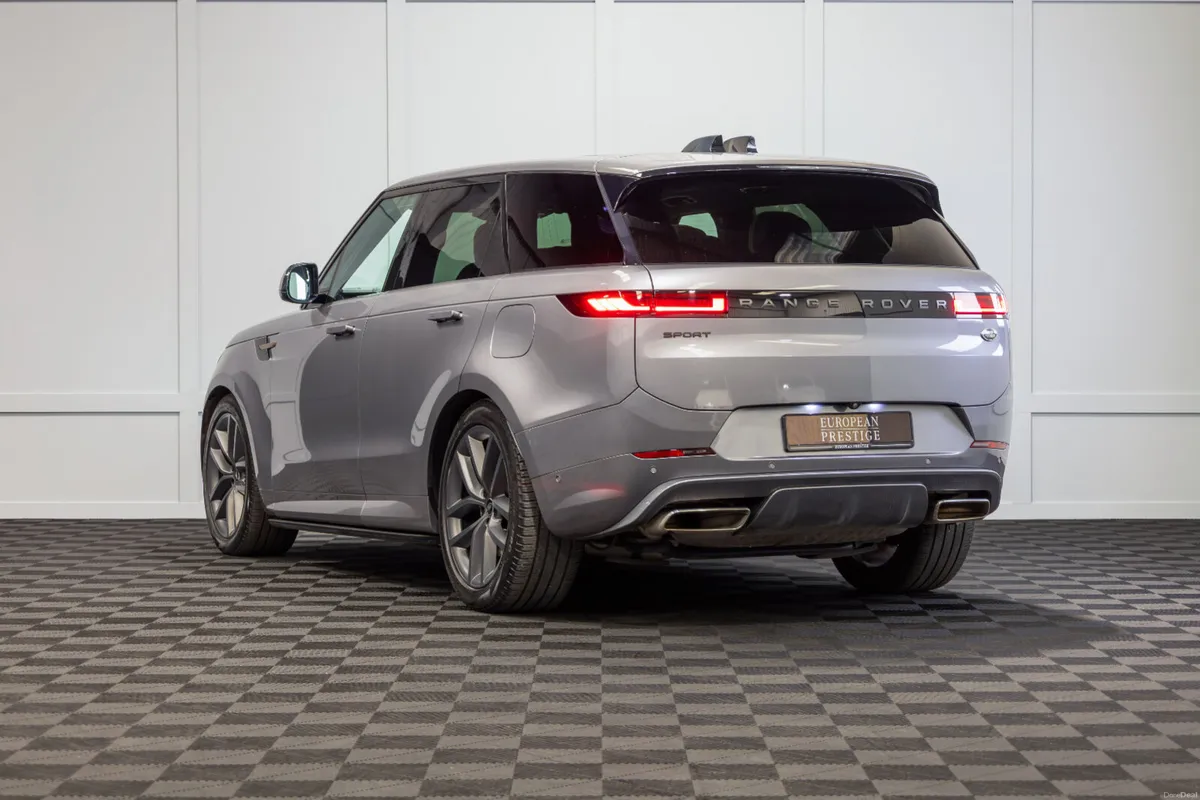 2023 Range Rover Sport P440e Dynamic SE - Image 4