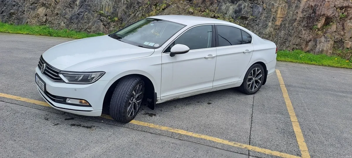 Volkswagen Passat 2015 - Image 2