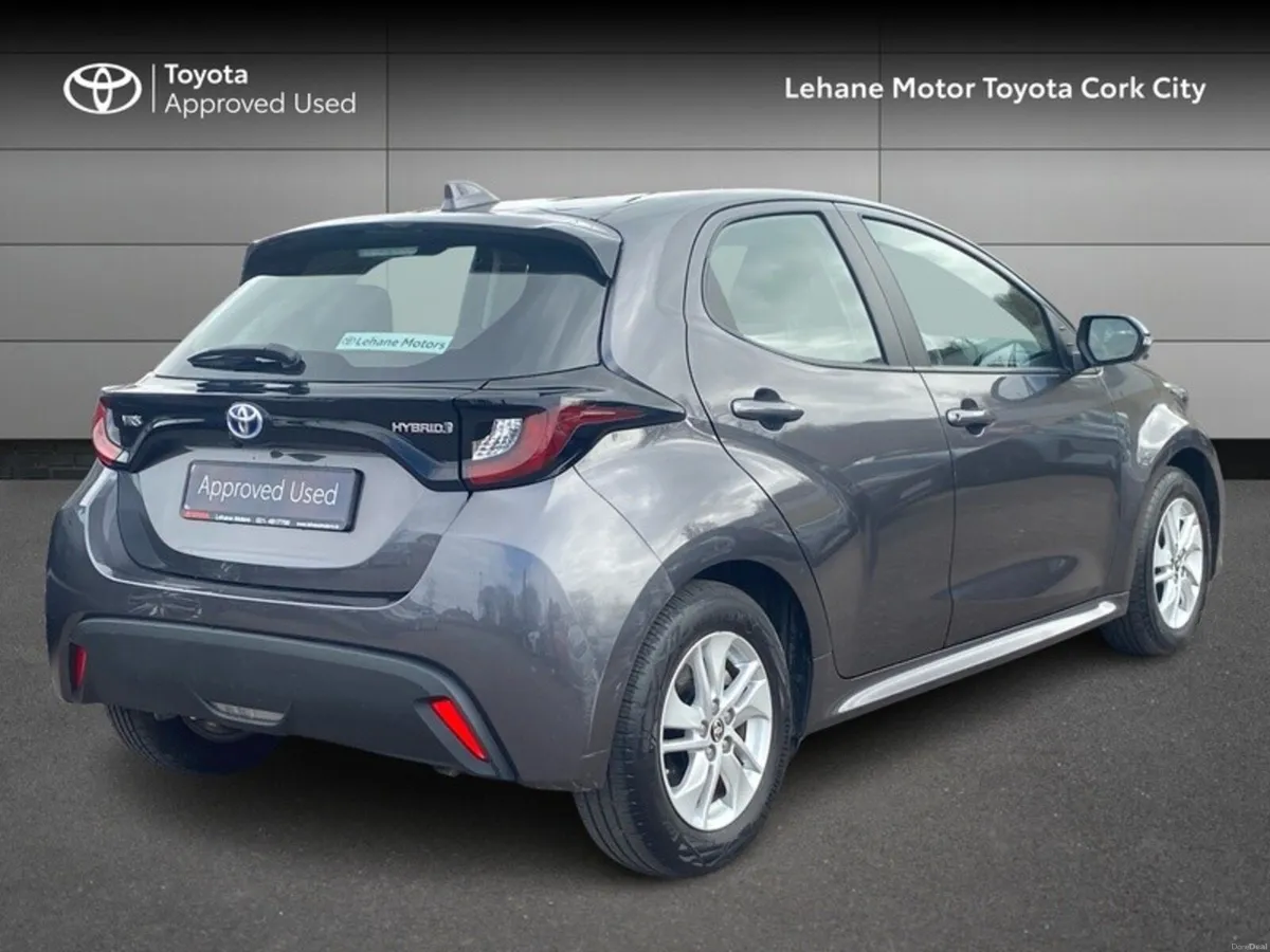 Toyota Yaris 1.5 HYBRID LUNA 4DR - Image 2