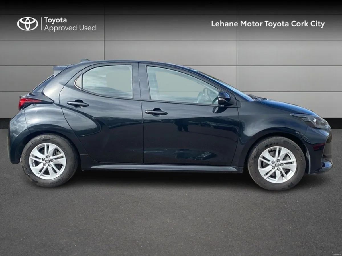 Toyota Yaris YARIS 1.5 HYBRID LUNA - Image 3