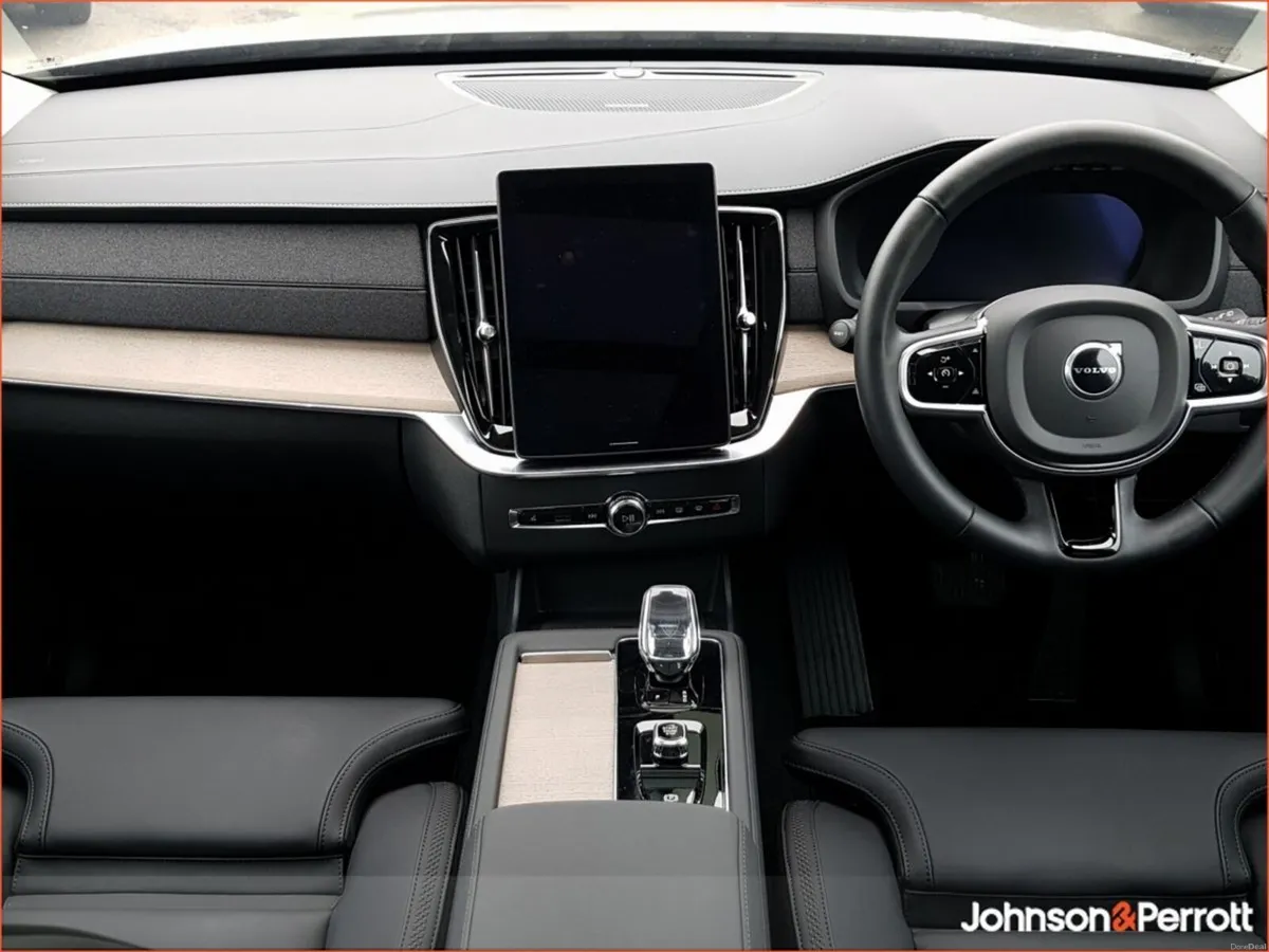 Volvo XC90 T8 455 bhp AWD Plus Dark - Image 2