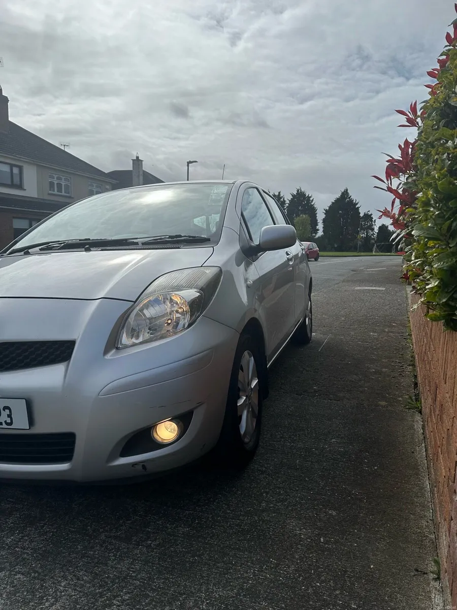 Toyota Yaris automatic lo mile/ km 1 lady owner - Image 2