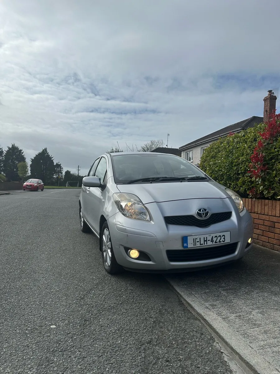 Toyota Yaris automatic lo mile/ km 1 lady owner - Image 1