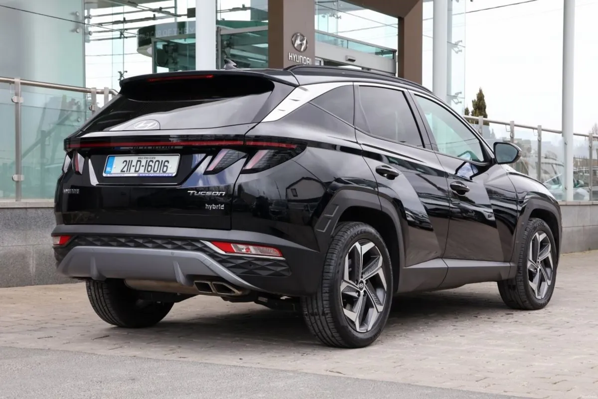 Hyundai Tucson 2WD Executive Plus HEV Auto 2 Tone - Image 4