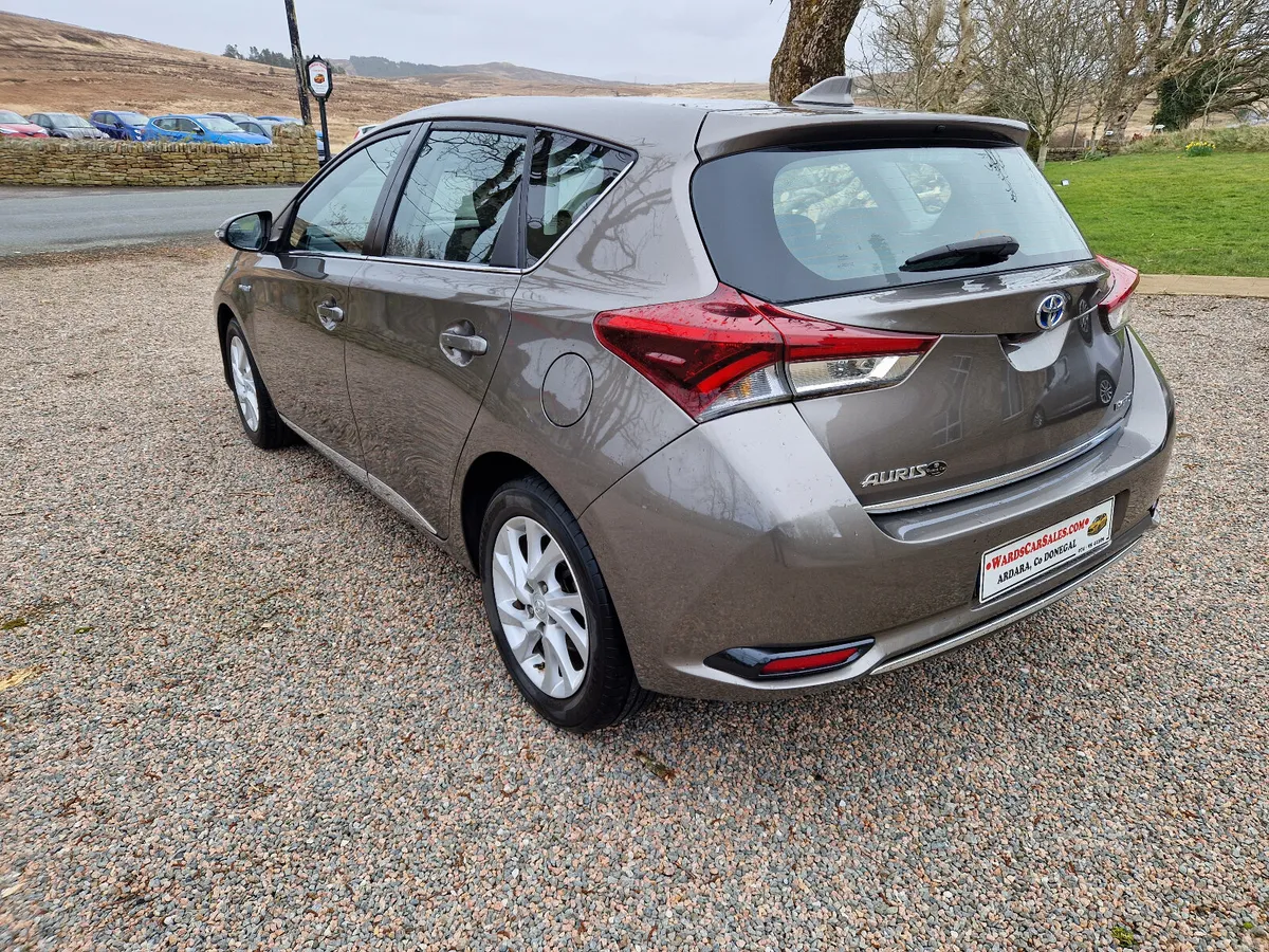 Toyota Auris 2018 - Image 2