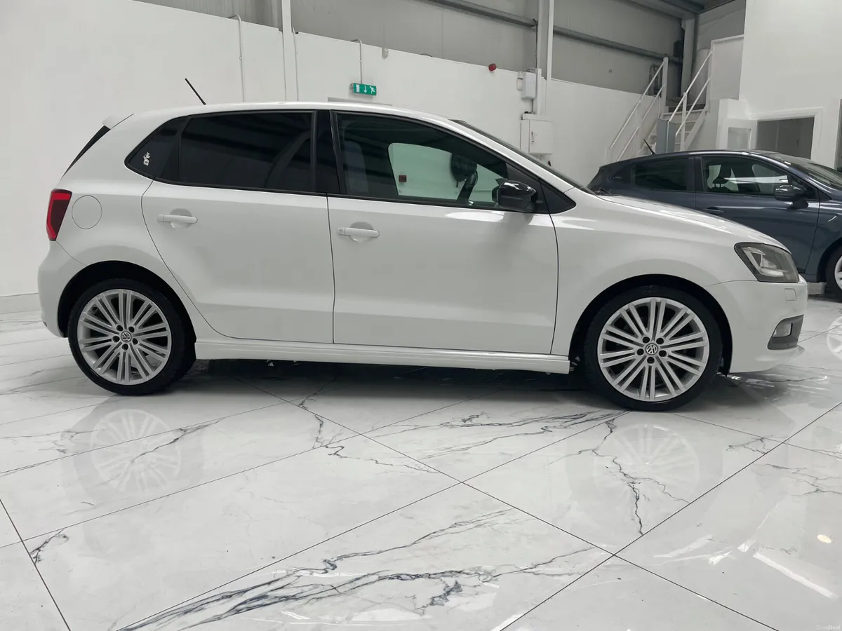 Volkswagen Polo 2016 - Image 2