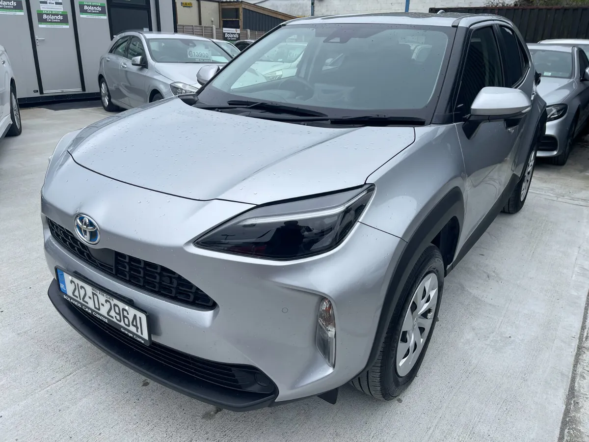 212 Toyota Yaris Cross Hybrid 1.5 Automatic 5 door - Image 3