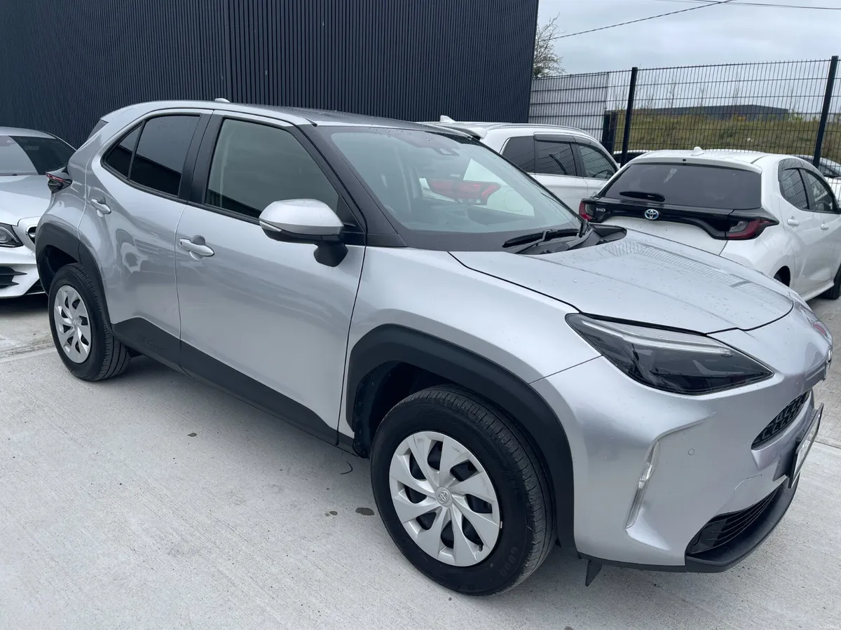 212 Toyota Yaris Cross Hybrid 1.5 Automatic 5 door - Image 2